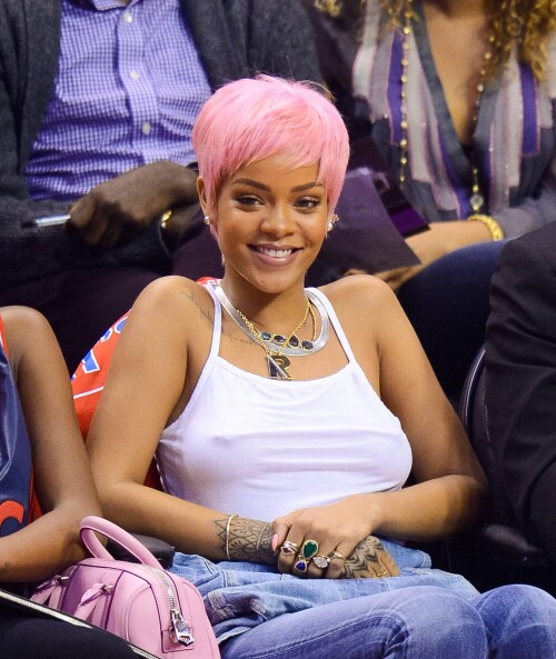 Rihanna 2630849775ba5dc463db8a8