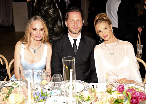 New York, NEW  - Stars gather at The Metropolitan Museum of Art in New York City on April 25, 2025, to celebrate Tiffany & Co.'s launch of the stunning Blue Book 2025: Sea of Wonder collection.Pictured: Lauren Santo Domingo, Derek Blasberg, Rosie Huntington-WhiteleyBACKGRID USA 25 APRIL 2025 BYLINE MUST READ: BFA.com / BACKGRIDUSA: +1 310 798 9111 / usasales@backgrid.comUK: +44 208 344 2007 / uksales@backgrid.com*UK Clients - Pictures Containing ChildrenPlease Pixelate Face Prior To Publication*
