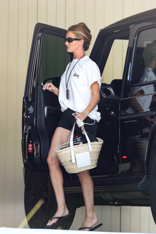 Rosie Huntington Whitely Out in Los Angeles 07 24 2024 19 5e5f0a4ac300c172