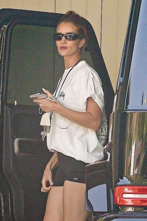 Rosie Huntington Whitely Out in Los Angeles 07 24 2024 1 c0505d1d3c889683