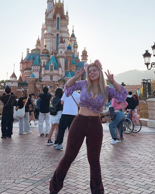 Rushing Disney for a few hours in a foreign place while also having adhd is a peak human experie 627