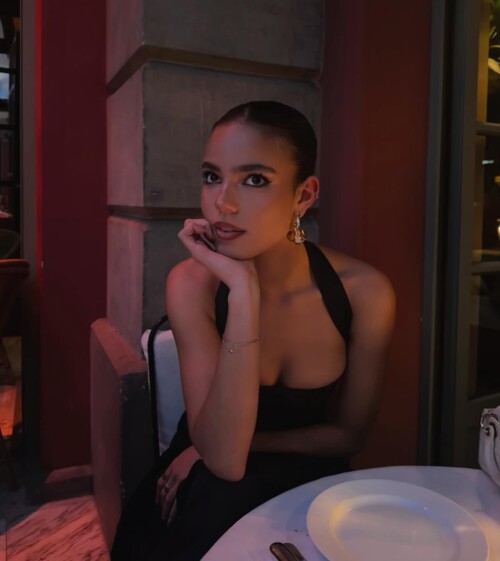 SAME GIRL DIFF CITY 2991c1ce9f302b7c8