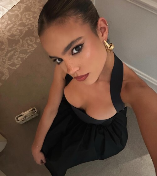 SAME GIRL DIFF CITY 3fd823792880ced87