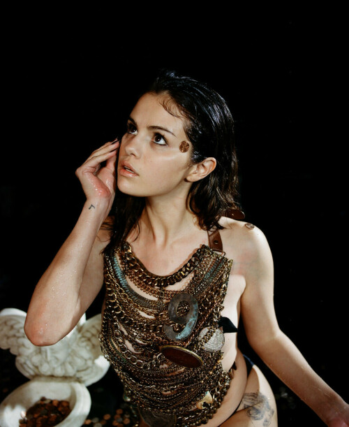 SELENA PEOPLE MAG 001