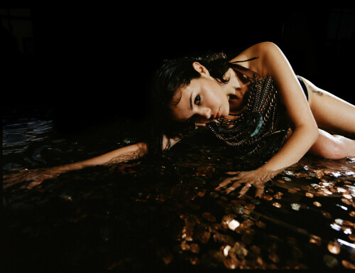 SELENA PEOPLE MAG 002