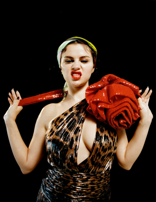 SELENA PEOPLE MAG 013