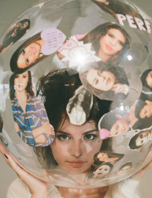 SELENA PEOPLE MAG 017