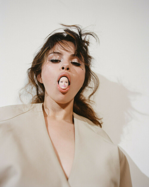 SELENA PEOPLE MAG 023