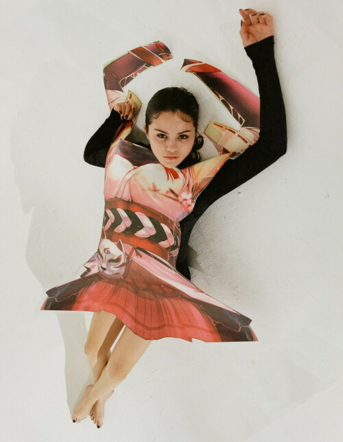 SELENA PEOPLE MAG 031