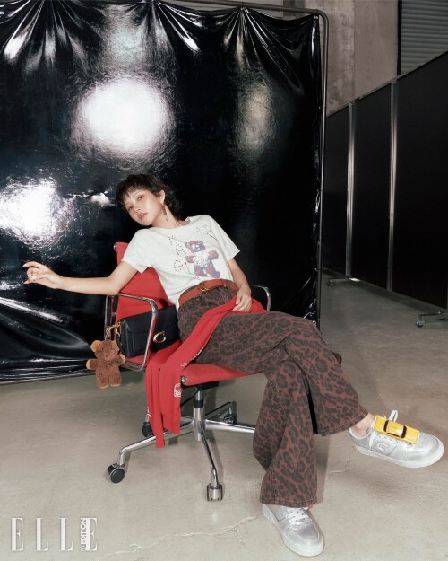 SOYEON x Coach for ELLE Korea D Edition Issue documents 3f9f16fe412481416