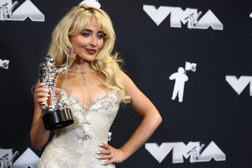 Sabrina Carpenter MTV VMA Backstage 2024 09 11 124e790de849c2e19c