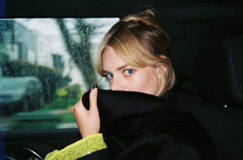 Samara Weaving in Her Car 03 27 2023 4 