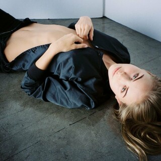 Scarlett-Leithold-Underboob-49a8b4a009cd35746