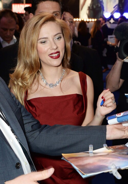 ScarlettJohansson CaptainAmerica London2386b8d5063c56badb9