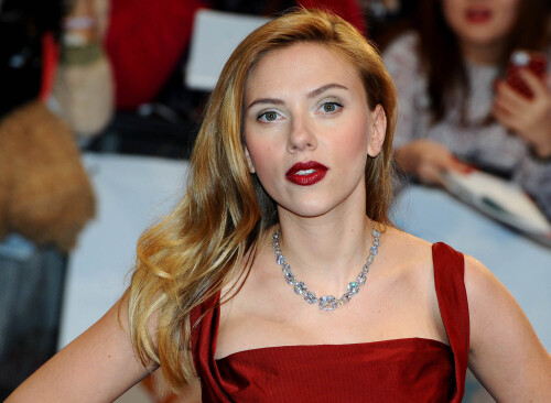 ScarlettJohansson CaptainAmerica London287d42fdd6fcbea6c66