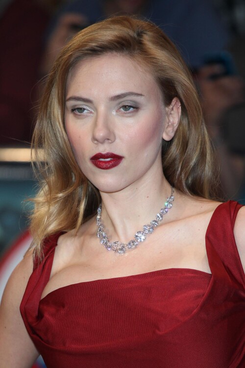 ScarlettJohansson CaptainAmerica London4638d4cd9d11f511da