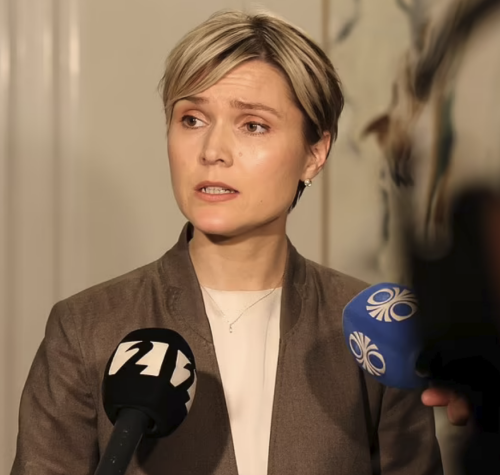 Screenshot-2025-03-22-at-07-16-10-Female-minister-for-children-resigns-in-disgrace-after-admitting-boy-15-got-her-pregnant-Daily-Mail-Onlineb40e8b23fc8922b0