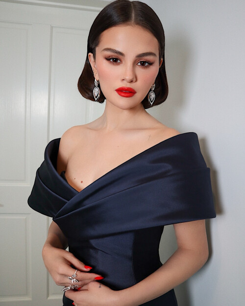 Selena Gomez 11dd805afaf9fb279