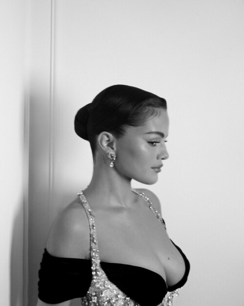 Selena Gomez R0186ecf21802b471325