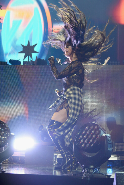 SelenaGomezZ100JingleBall2015ShowRw7vhlW9xVSx
