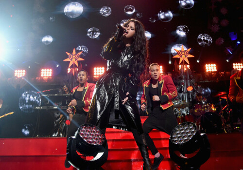SelenaGomezZ100JingleBall2015ShowiWmSyXr1Uh1x