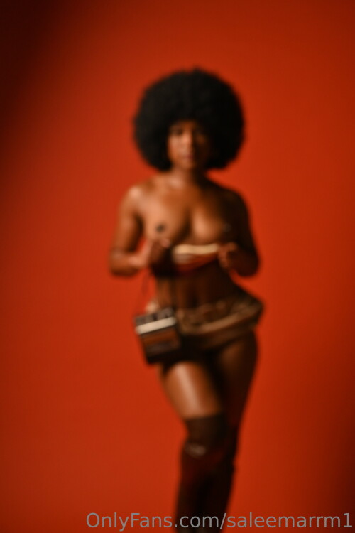 Should-I-send-out-the-nude-version-of-these-pics-and-video_4bf78a50e6d0d49e.jpeg
