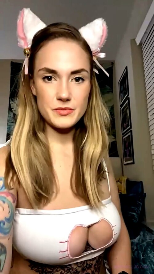 Siri Dahl Live Cat Ears1