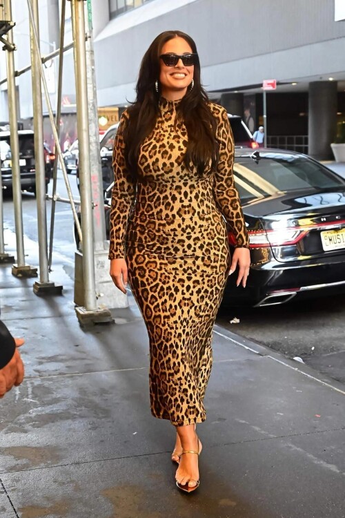 Skintight dress 5fb0a44d8f70ed409