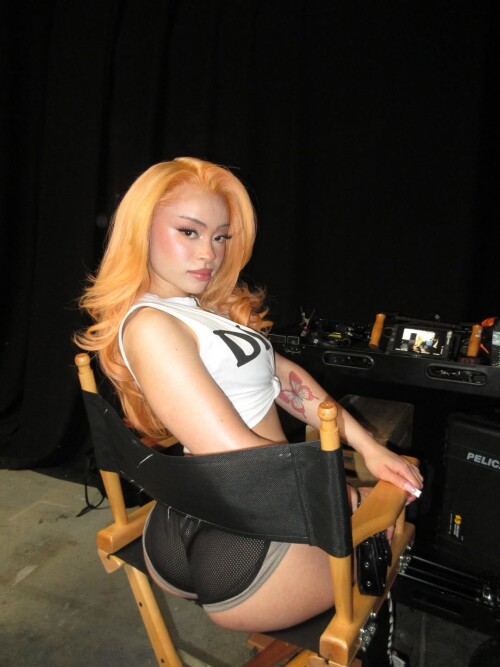 SnapInsta.to 543608789 18421760032097818 2482343689158747921 n417886067551c732