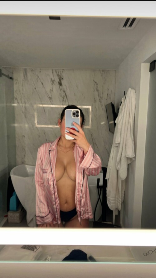 Snapchat 1729941619e1fa8b04bbbd41db