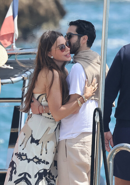 Sofia Vergara leaves the Eden Roc hotel with a friend during the Cannes Film Festival, Cap d'Antibes, France, 21 May 2025. Photo by ABACAPRESS.COM
