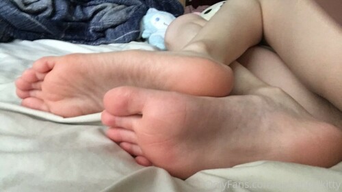 SoftAngelKitty-OnlyFans-softangelkitty-2019-11-30-95685924-here-are-some-feet-a-lot-of-ppl-have-been-ask.jpeg