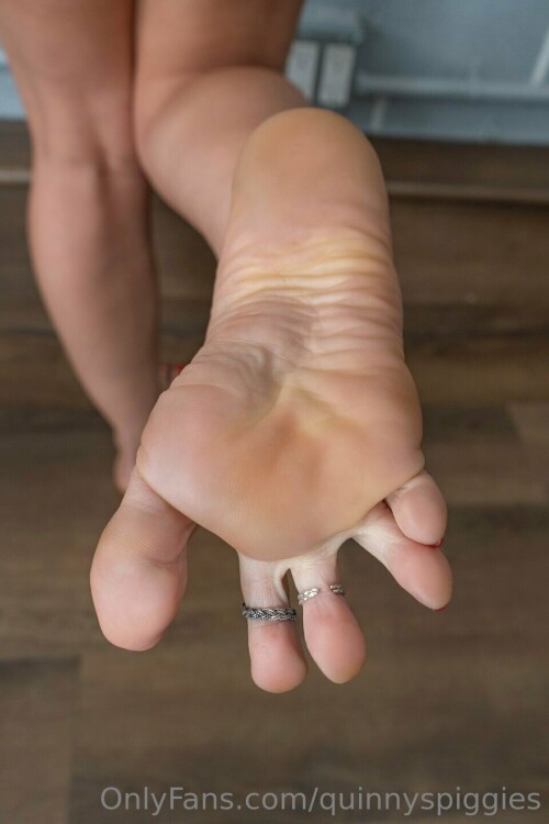 Soles and booty 1c175f1c2fe441d6a