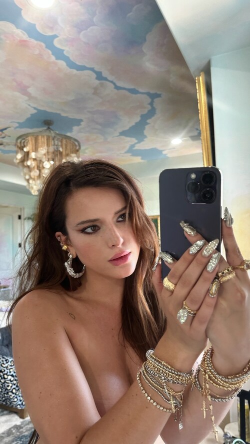 Solyptube View this Snap from Bella Thorne on Snapchat 8074841000cadb6c0f