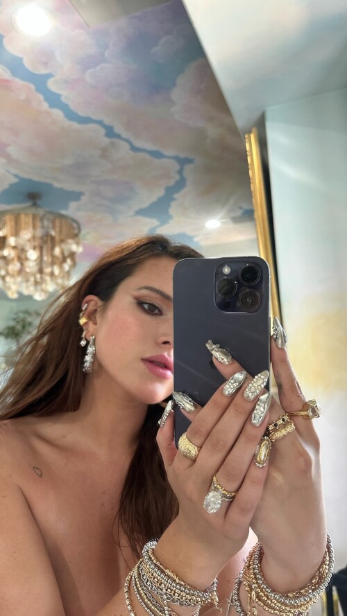 Solyptube View this Snap from Bella Thorne on Snapchat 827070ca46a14e0a71