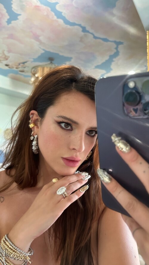 Solyptube View this Snap from Bella Thorne on Snapchat 86f1b1c0fdc3a87235