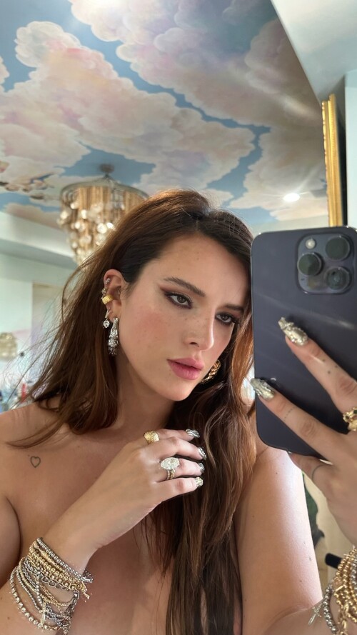 Solyptube View this Snap from Bella Thorne on Snapchat 8719e04bc9d78699eb