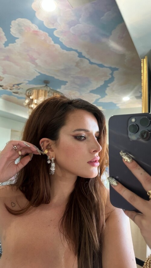 Solyptube View this Snap from Bella Thorne on Snapchat 88c292edae0ba5f9a9