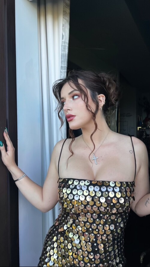 Solyptube View this Snap from Bella Thorne on Snapchat 905ee0f5f6e393efd9