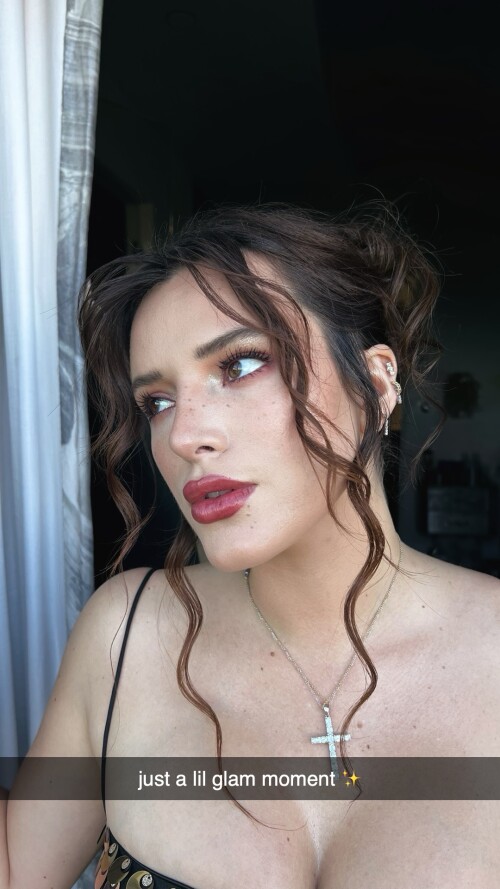 Solyptube View this Snap from Bella Thorne on Snapchat 9107e689437e5ed52c