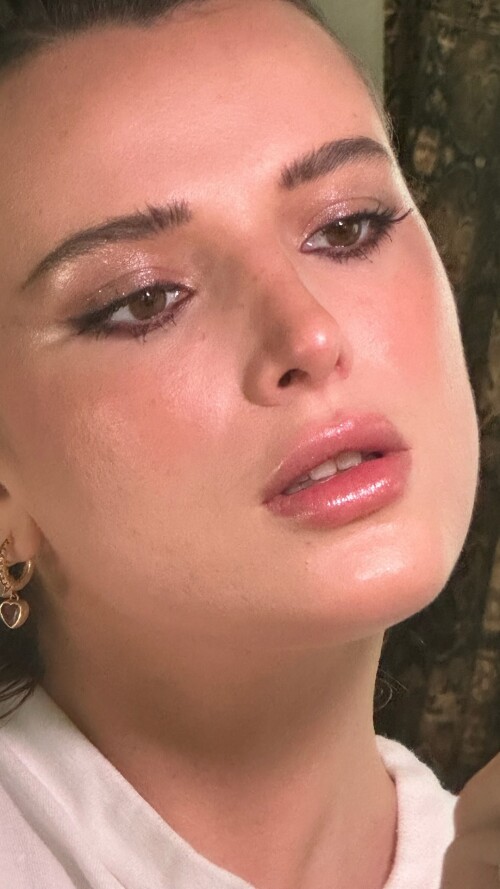 Solyptube View this Snap from Bella Thorne on Snapchat 928c76eb9b0a96a1c