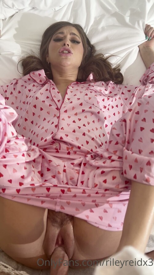 Step sister caught humping her pillow 5 Copya0cfb55b7ed075ff