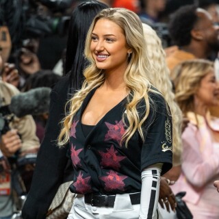 Sydney-Thomas-4146aac8166692f07