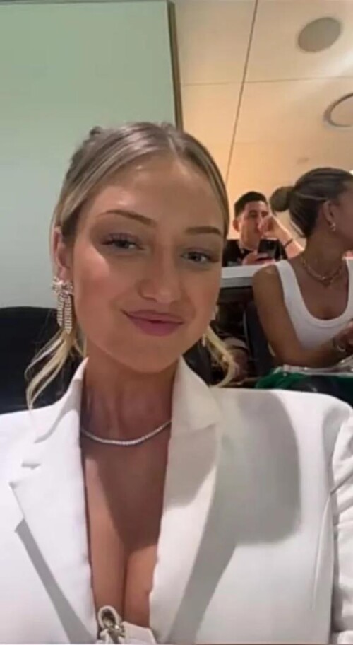 Sydney Thomas488bffc9a3926ae8