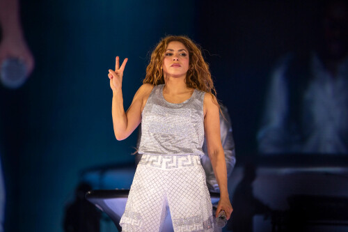 TOS L shakira orlando concert 0762f7a122954640a8