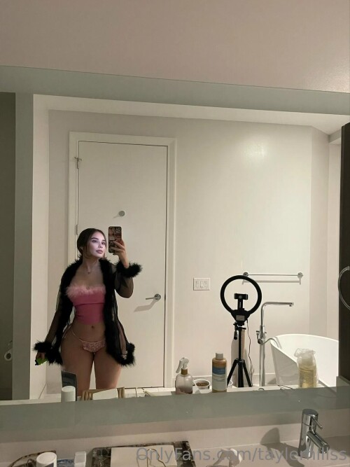 Tayler hills 290984937521a89110f377e7c2