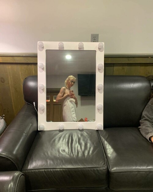 Taylor Momsen Social media 02