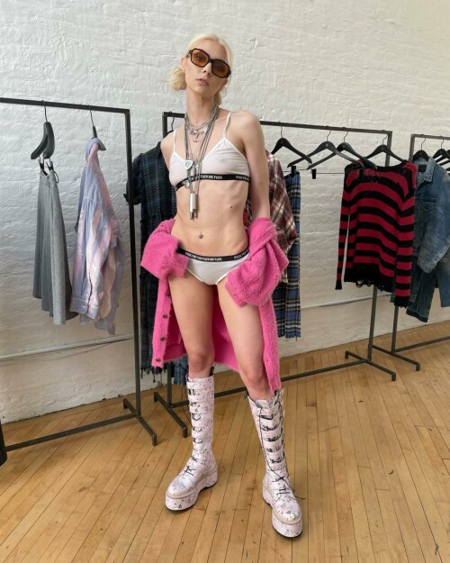 Taylor Momsen Social media 13