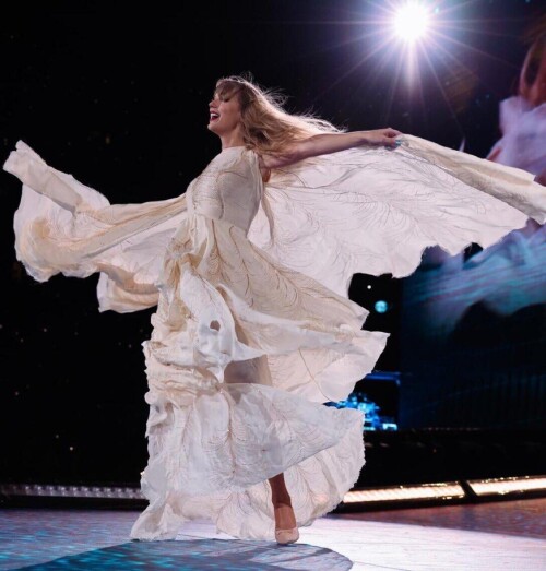 Taylor Swift R007cbfe0fb8cd4cee99