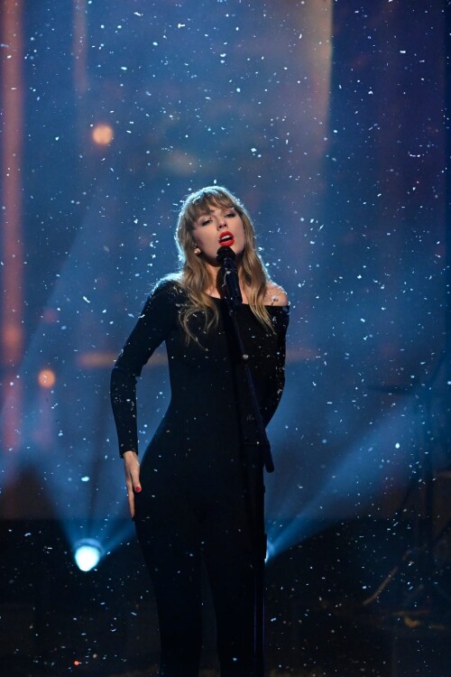 Taylor Swift R0209cfe520fa709f51d